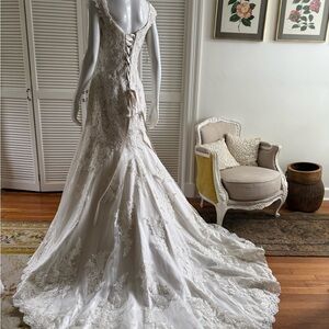 Elegant White Lace Wedding Dress